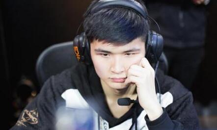 新秀纷纷在 新秀纷纷在